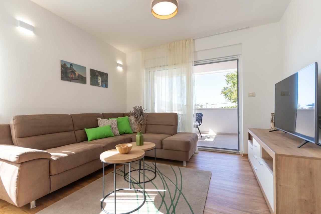 Apartment House Ivan John Podstrana Bagian luar foto