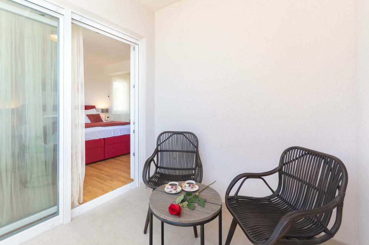 Apartment House Ivan John Podstrana Bagian luar foto