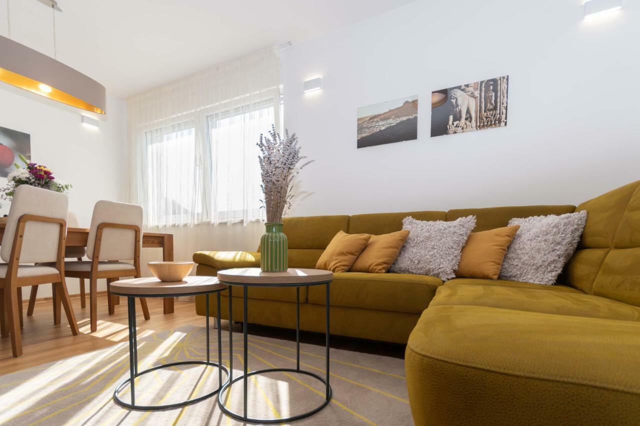 Apartment House Ivan John Podstrana Bagian luar foto
