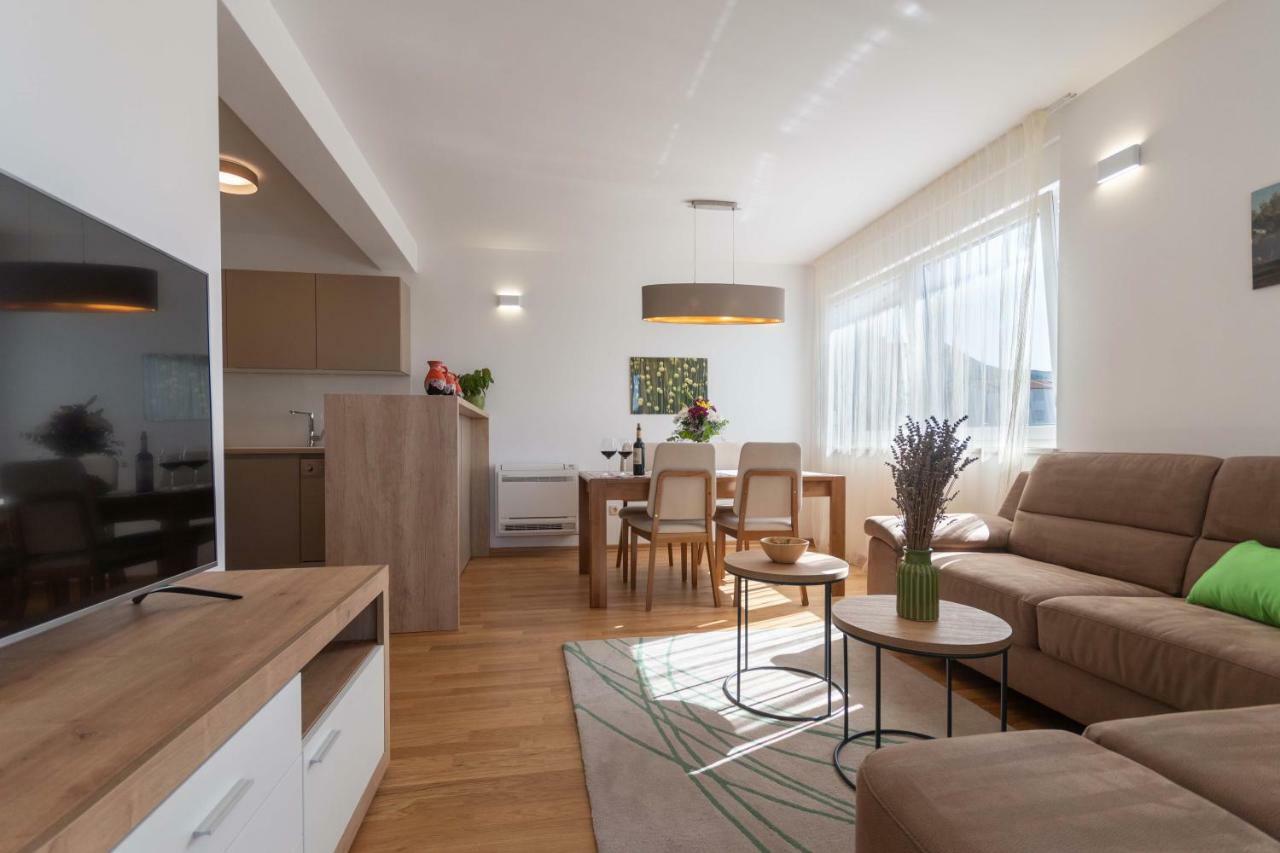 Apartment House Ivan John Podstrana Bagian luar foto