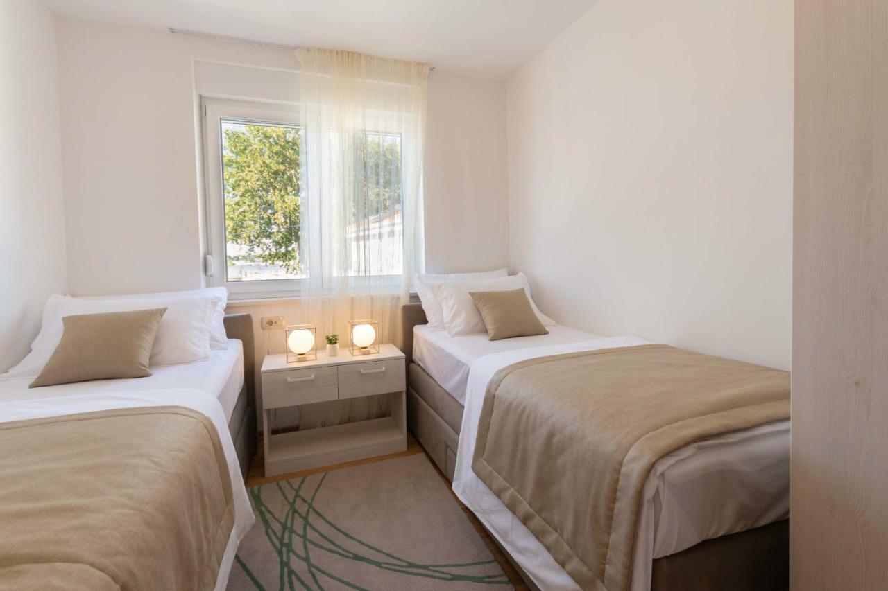 Apartment House Ivan John Podstrana Bagian luar foto