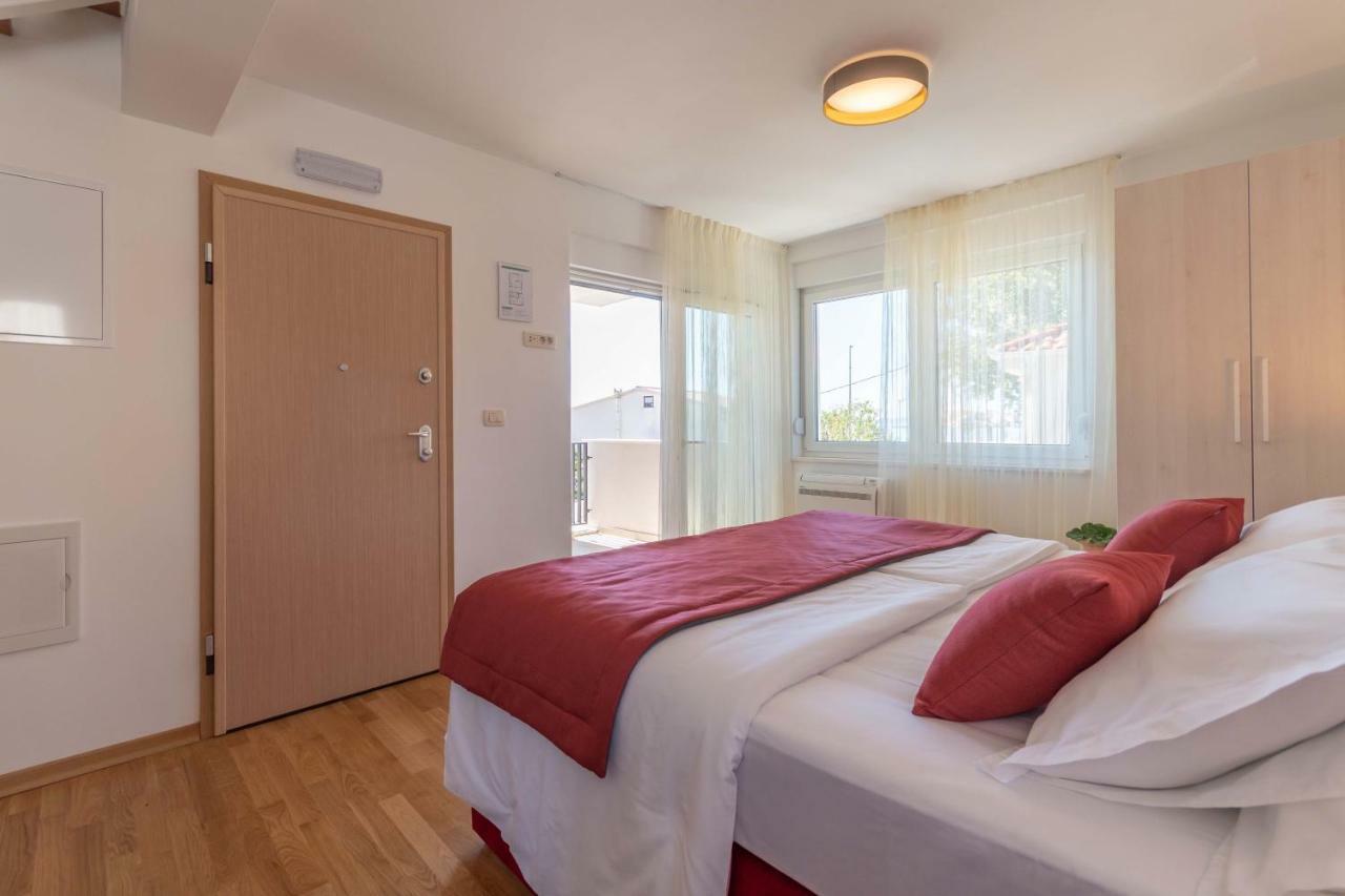 Apartment House Ivan John Podstrana Bagian luar foto