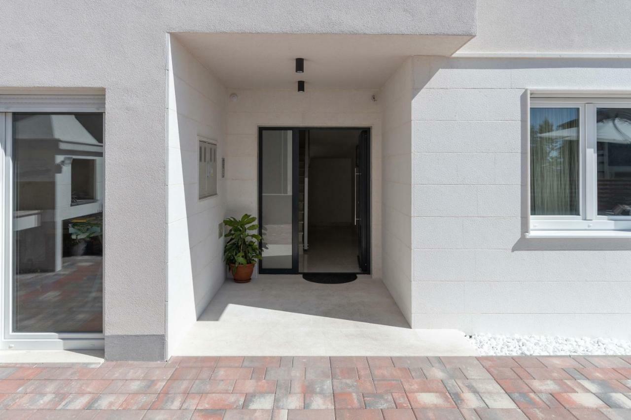 Apartment House Ivan John Podstrana Bagian luar foto